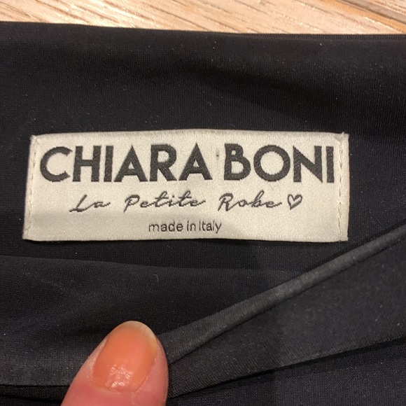 CHIARA BONI LA PETITE ROBE
Black Rosette Rose Flower Sleeve Shoulder Tunic Top - Picture 3 of 12